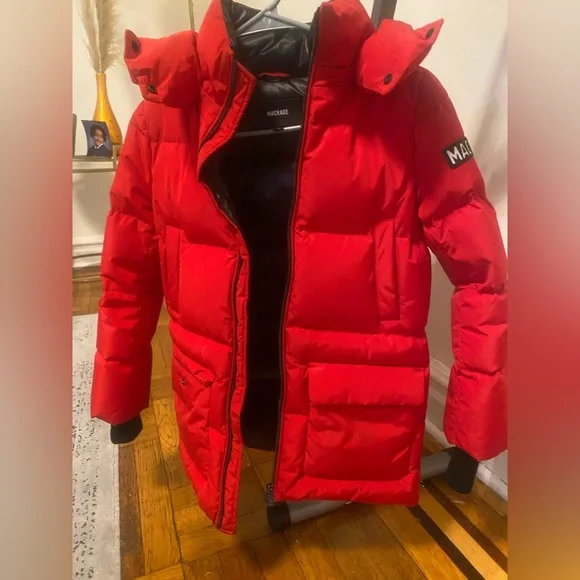 Only worn 4 times,no damage,